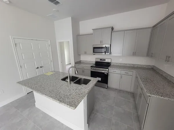 $2,300 | 2170 Northwest 23rd Loop, Ocala, FL 34475