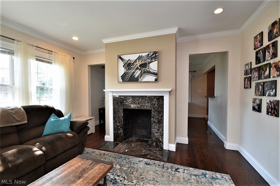 932 Beverly Road Cleveland Heights, OH 44121 - Photo 4 of 26 Gallery Image 4