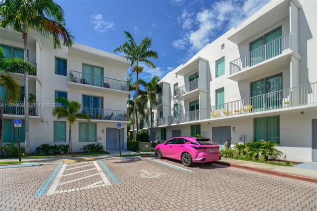 $3,500 | 2130 Van Buren Street, Unit 203, Hollywood, FL 33020