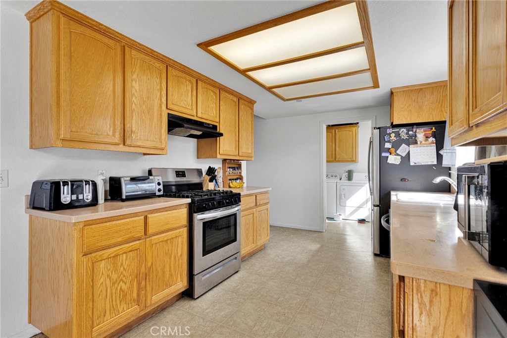 32361 Spinel Road Lucerne Valley, CA 92356 - Photo 12 of 45