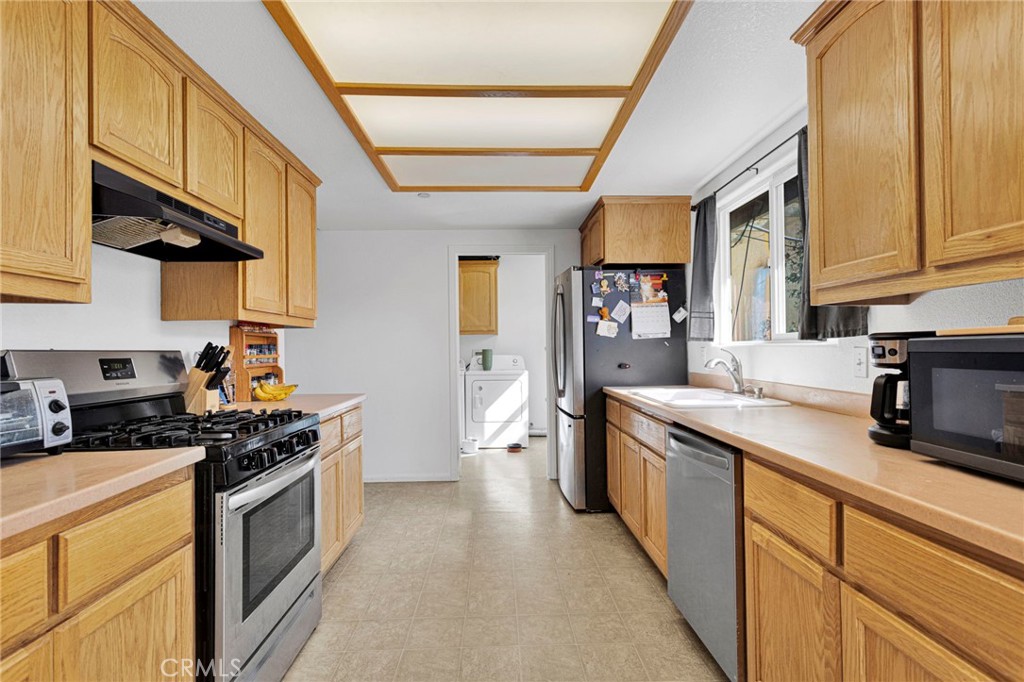 32361 Spinel Road Lucerne Valley, CA 92356 - Photo 4 of 45