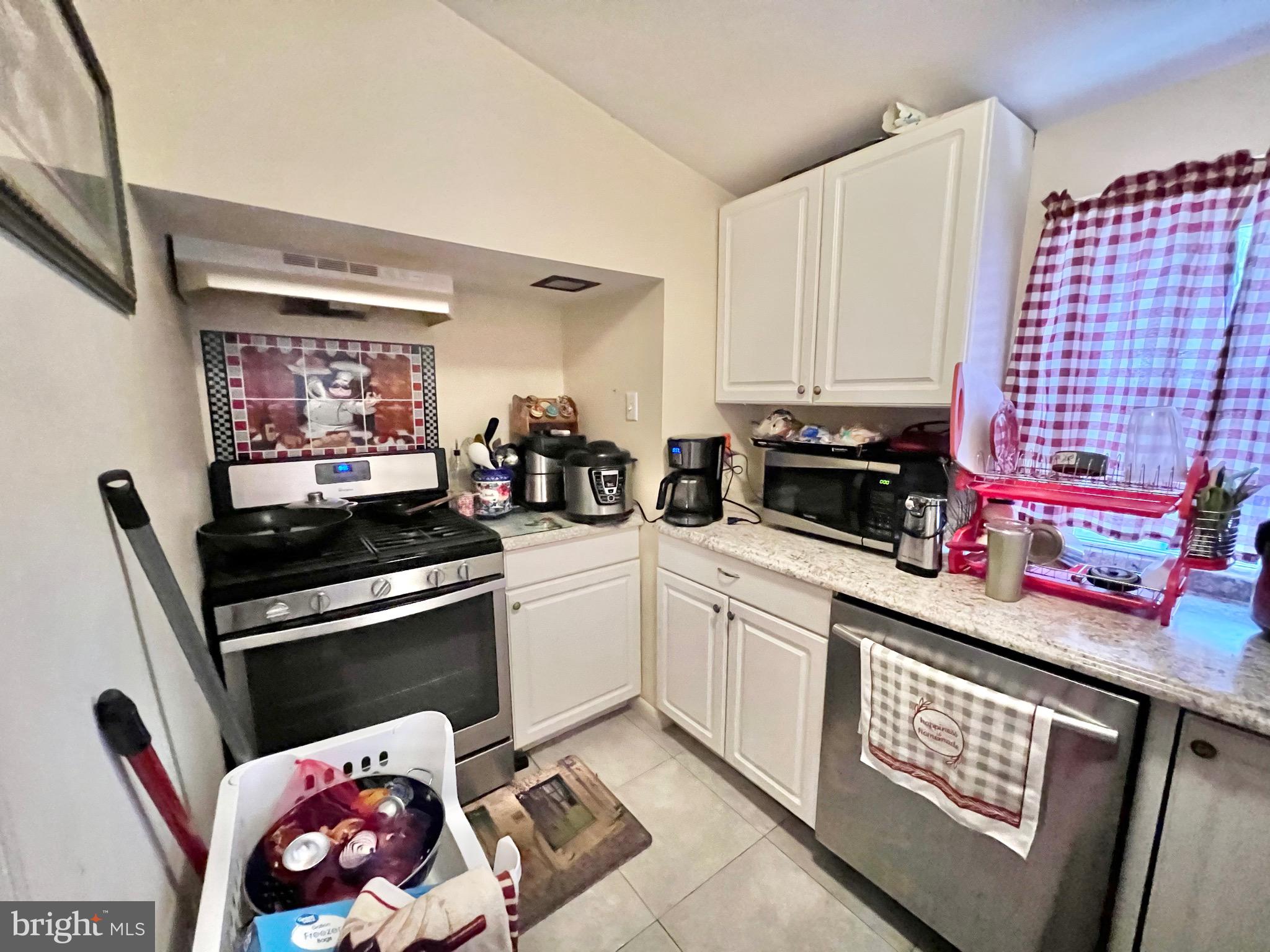 86 Reed Avenue Hamilton, NJ 08610 - Photo 3 of 32 Gallery Image 3