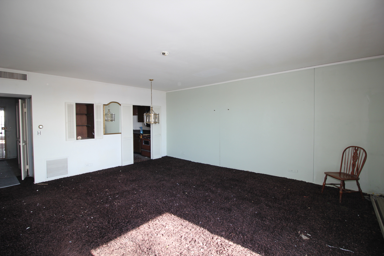 6033 North Sheridan Road, Unit 45L Chicago, IL 60660 - Photo 6 of 15 a view of empty room with wooden floor