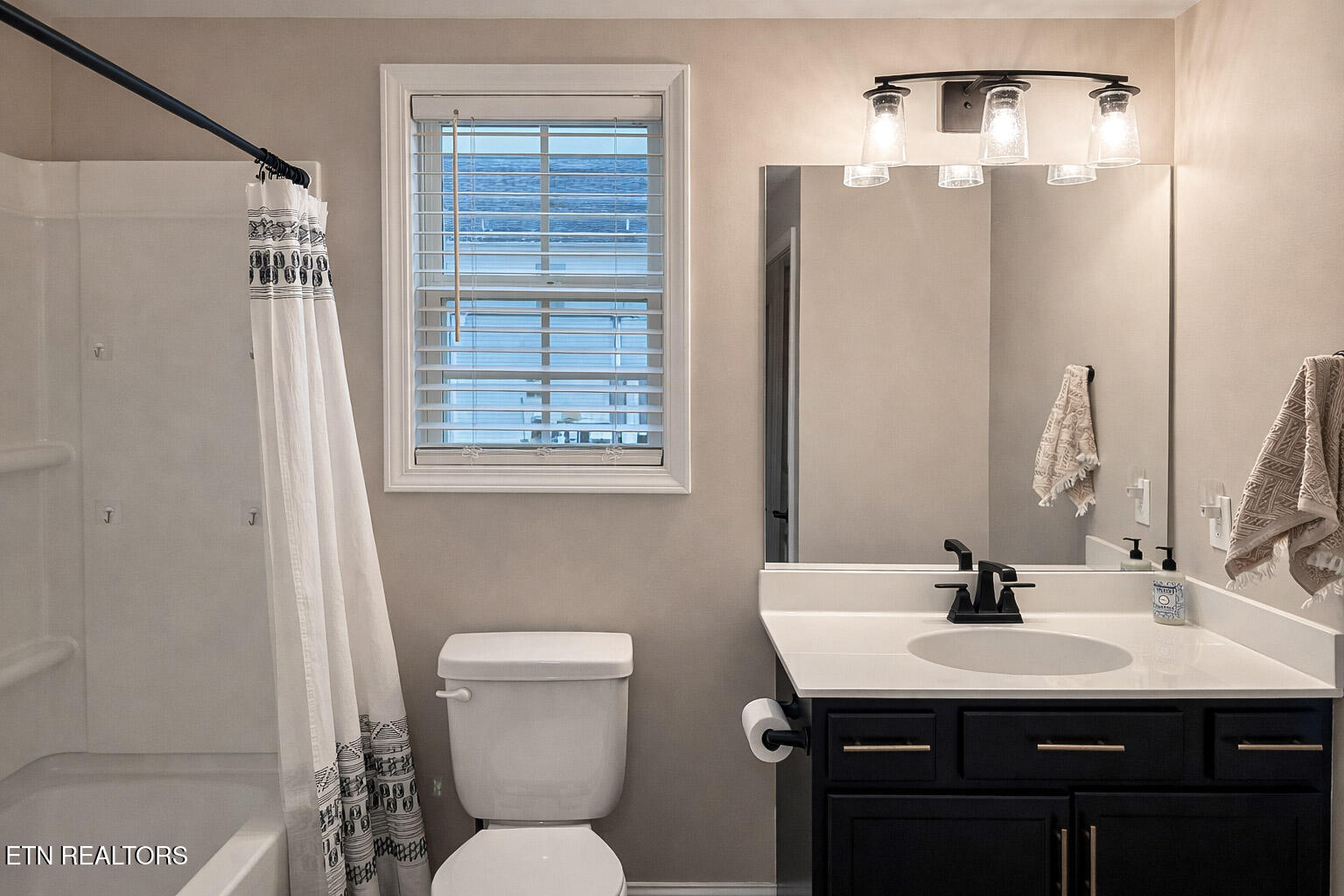 8146 Zenith Lane Powell, TN 37849 - Photo 29 of 36 29_Bathroom #2