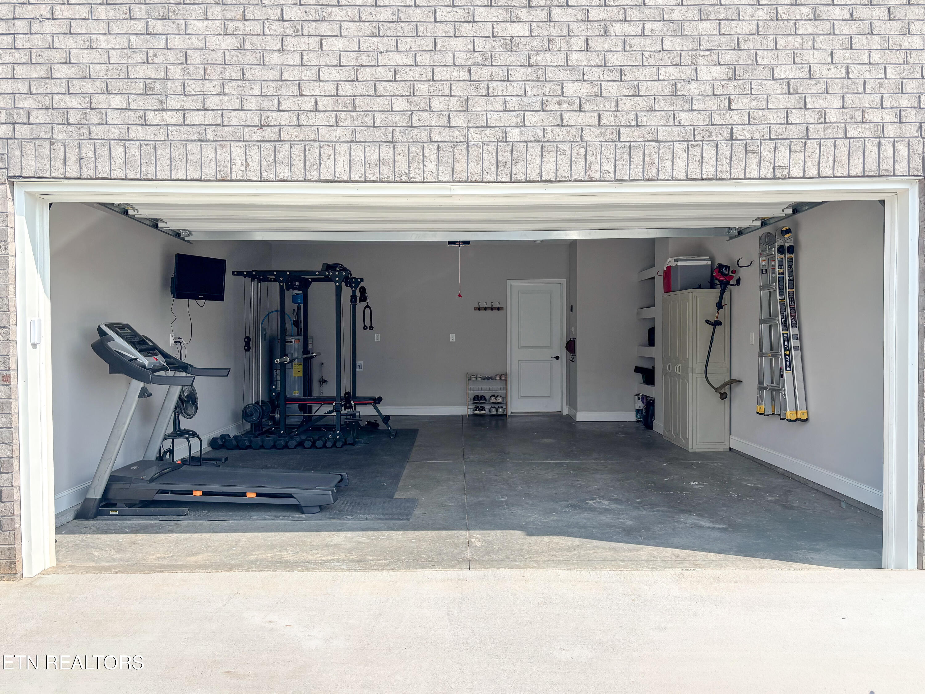 8146 Zenith Lane Powell, TN 37849 - Photo 30 of 36 30_Garage