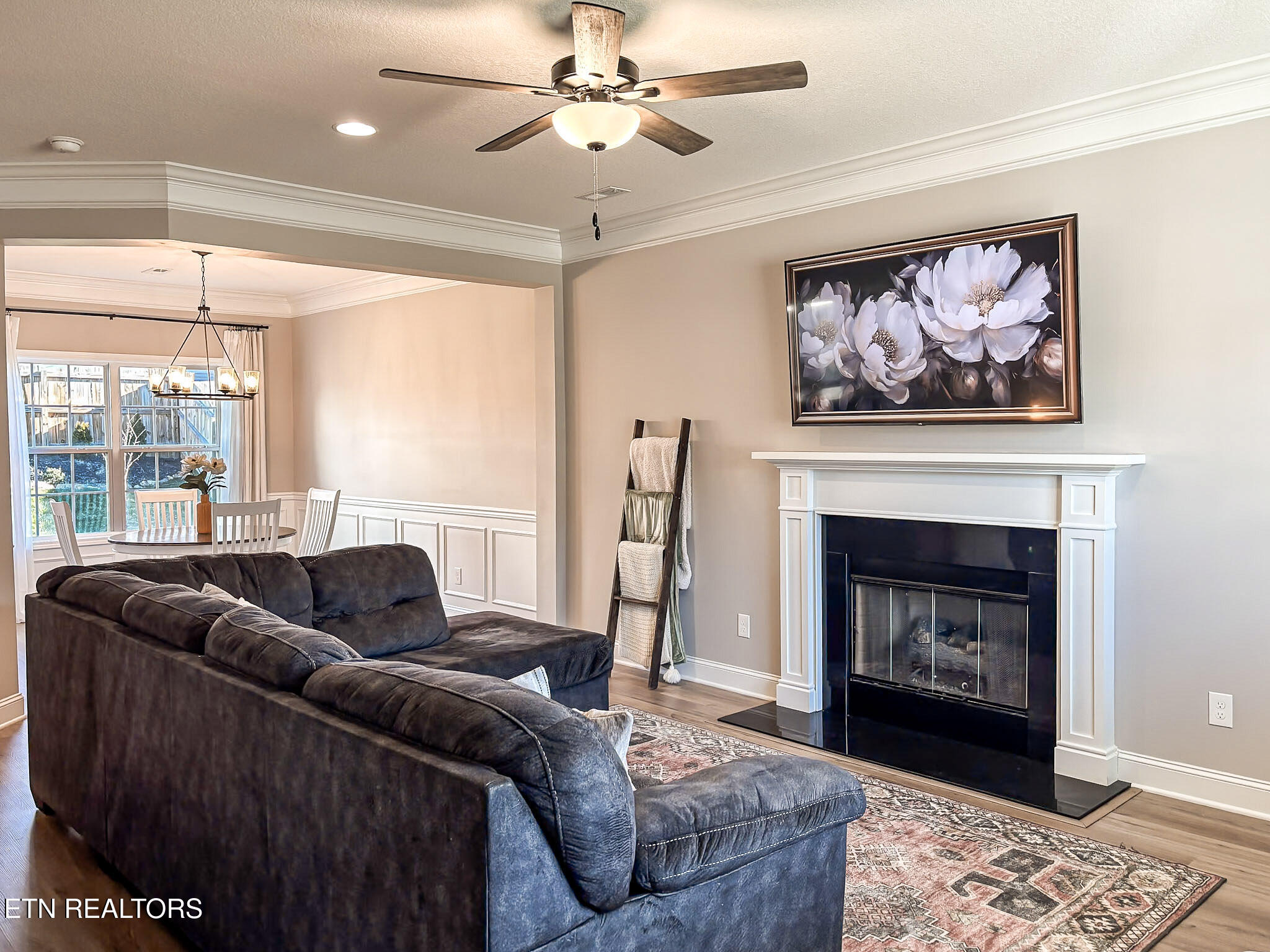8146 Zenith Lane Powell, TN 37849 - Photo 4 of 36 4_Living Room 1