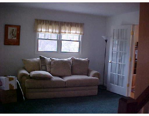829 Clearview Road Aliquippa, PA 15001 - Photo 3 of 8 Living Room.