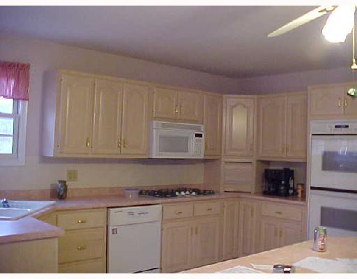 829 Clearview Road Aliquippa, PA 15001 - Photo 5 of 8 Kitchen.