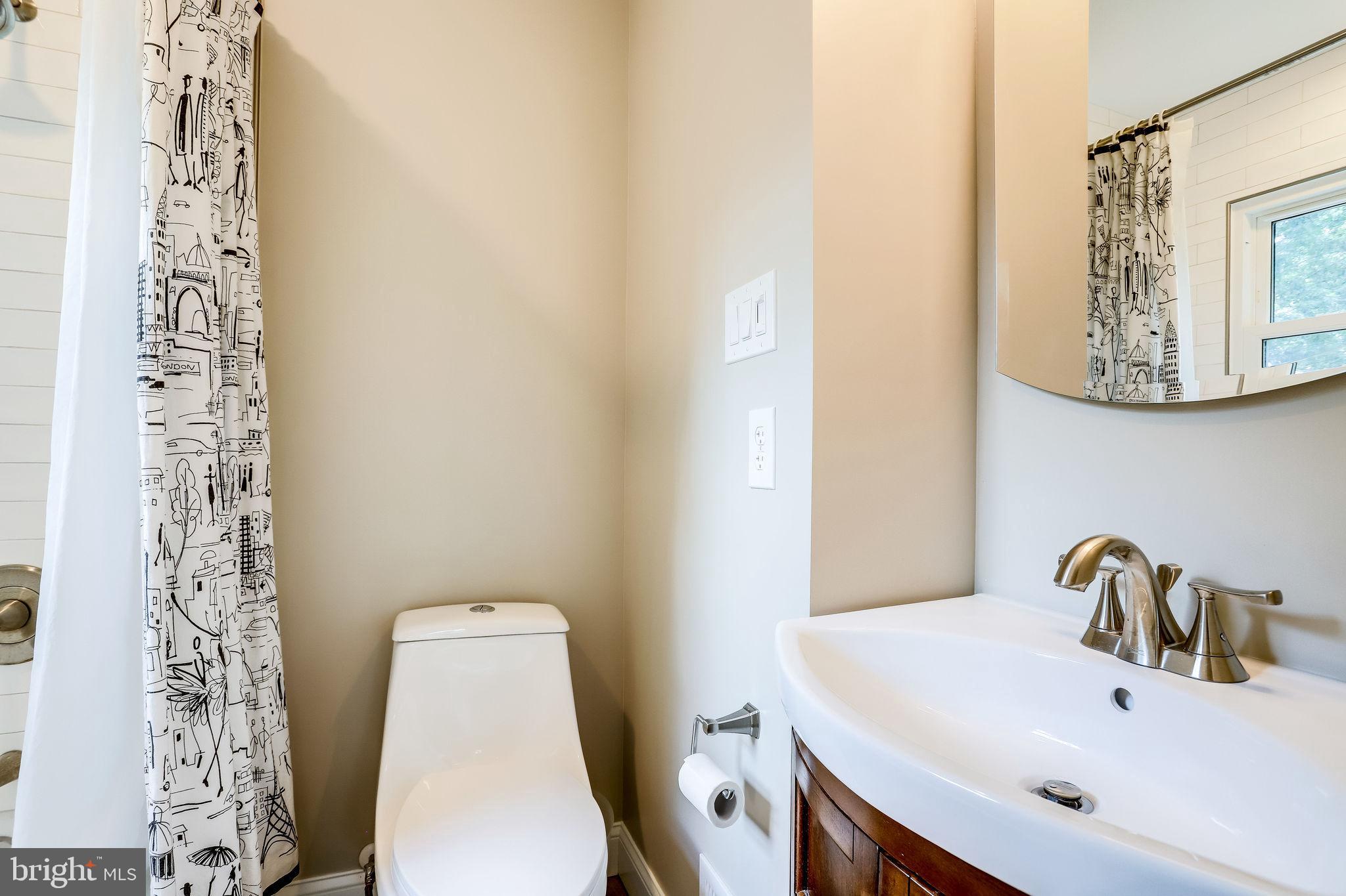 6518 Haystack Road Alexandria, VA 22310 - Photo 17 of 39 Newly updated full bath!