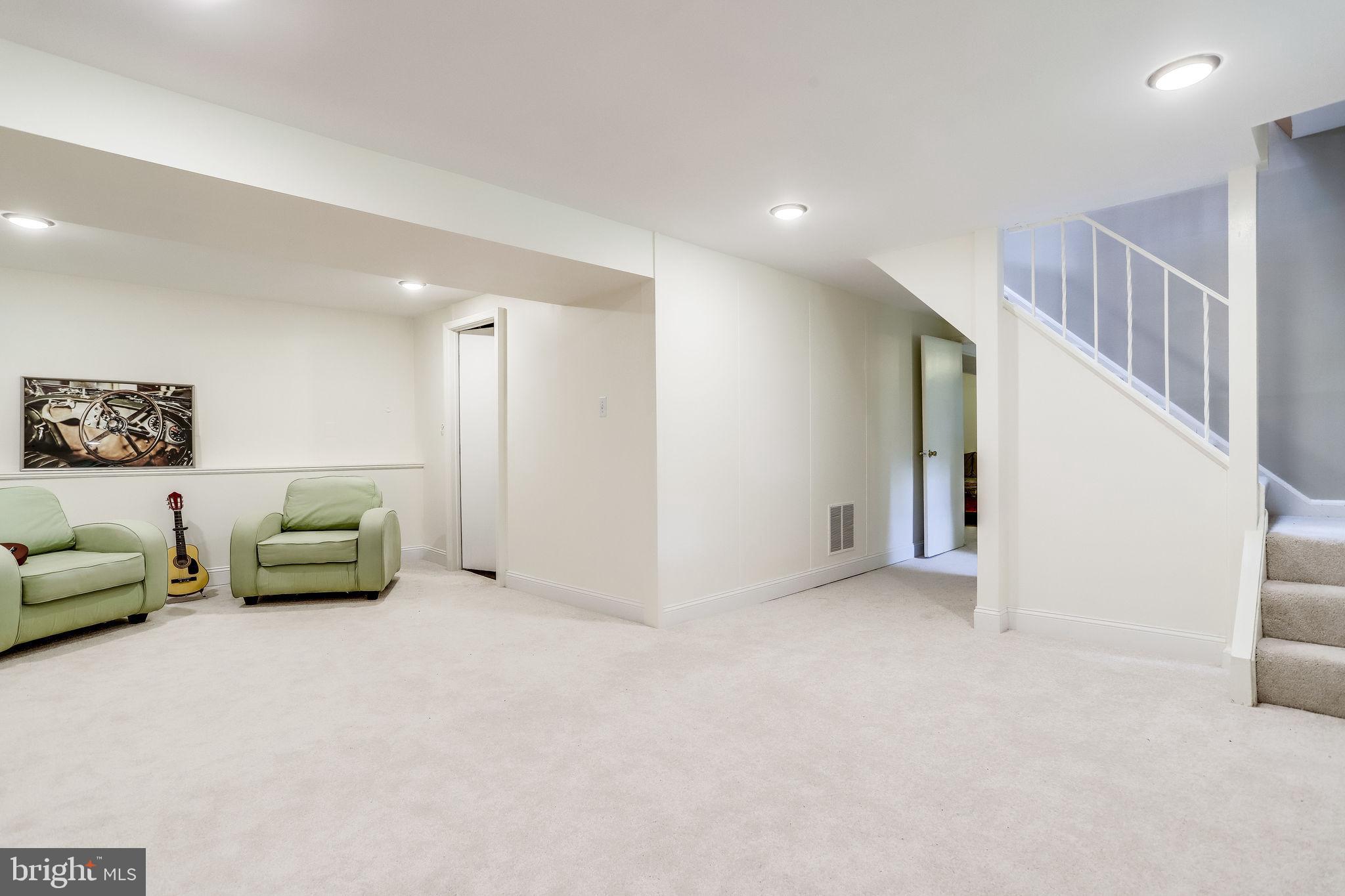 6518 Haystack Road Alexandria, VA 22310 - Photo 25 of 39 So bright!!