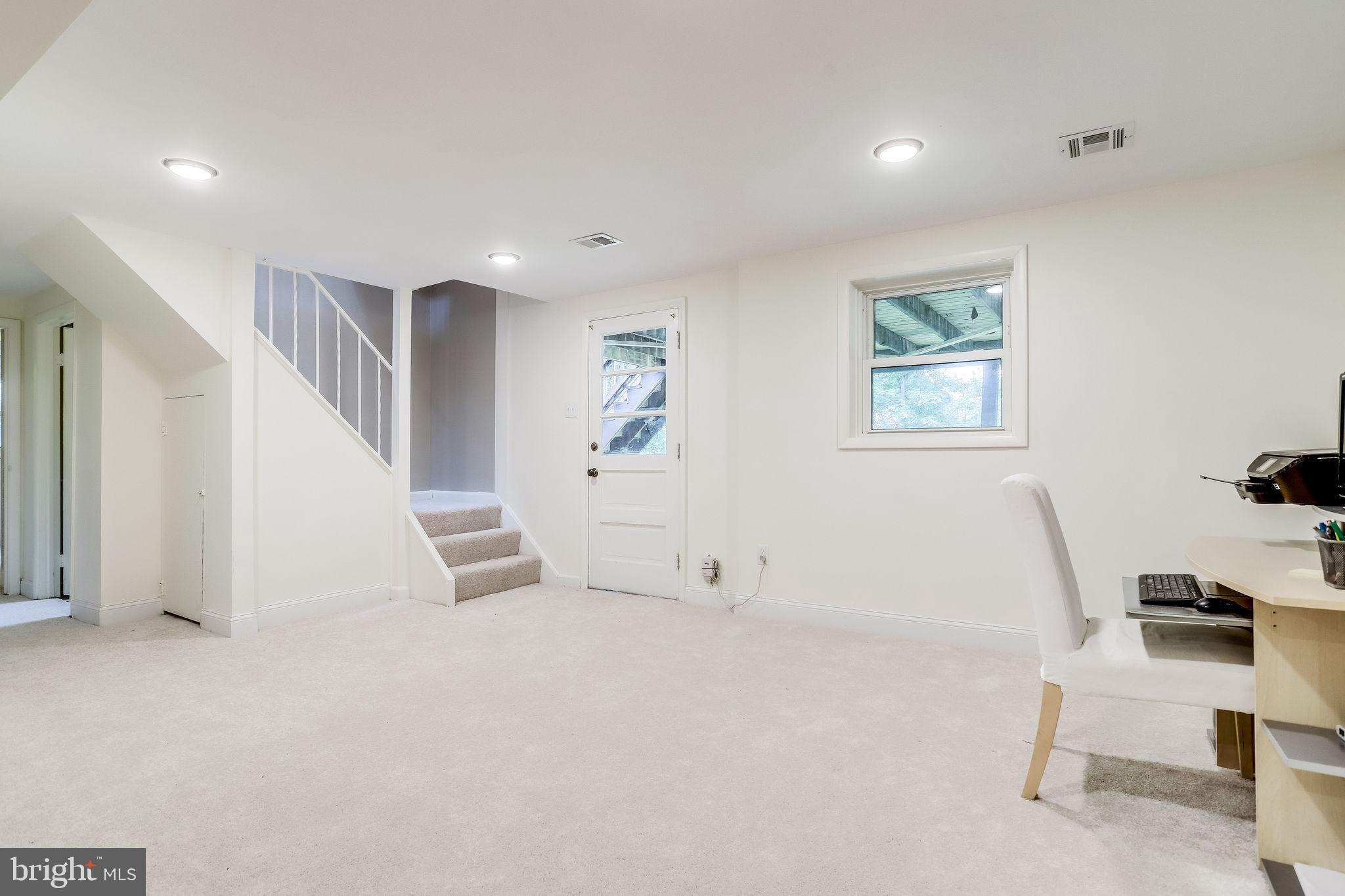 6518 Haystack Road Alexandria, VA 22310 - Photo 26 of 39 Tons of space! Need a in home office?