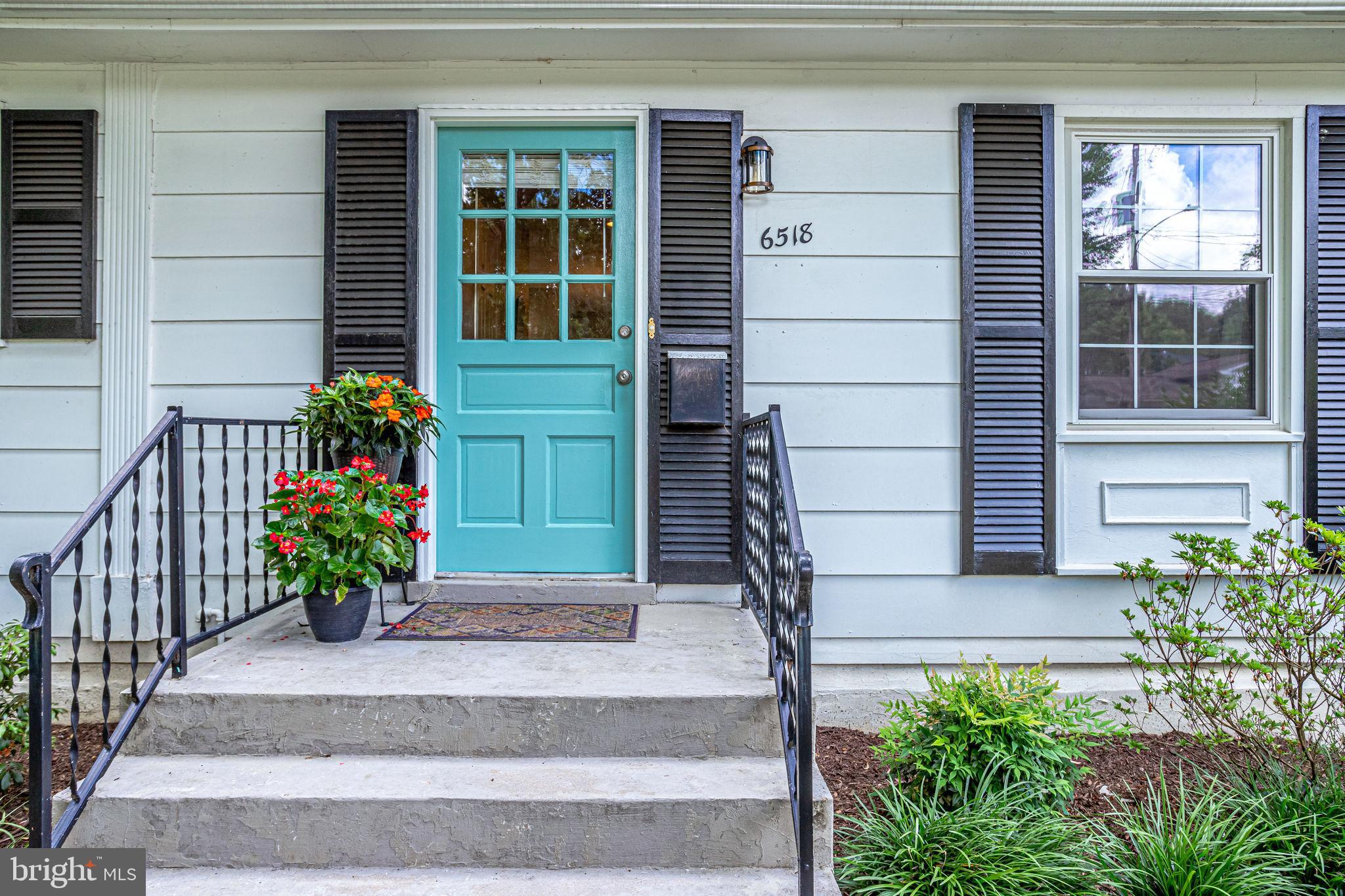 6518 Haystack Road Alexandria, VA 22310 - Photo 4 of 39 Gorgeous front entry!