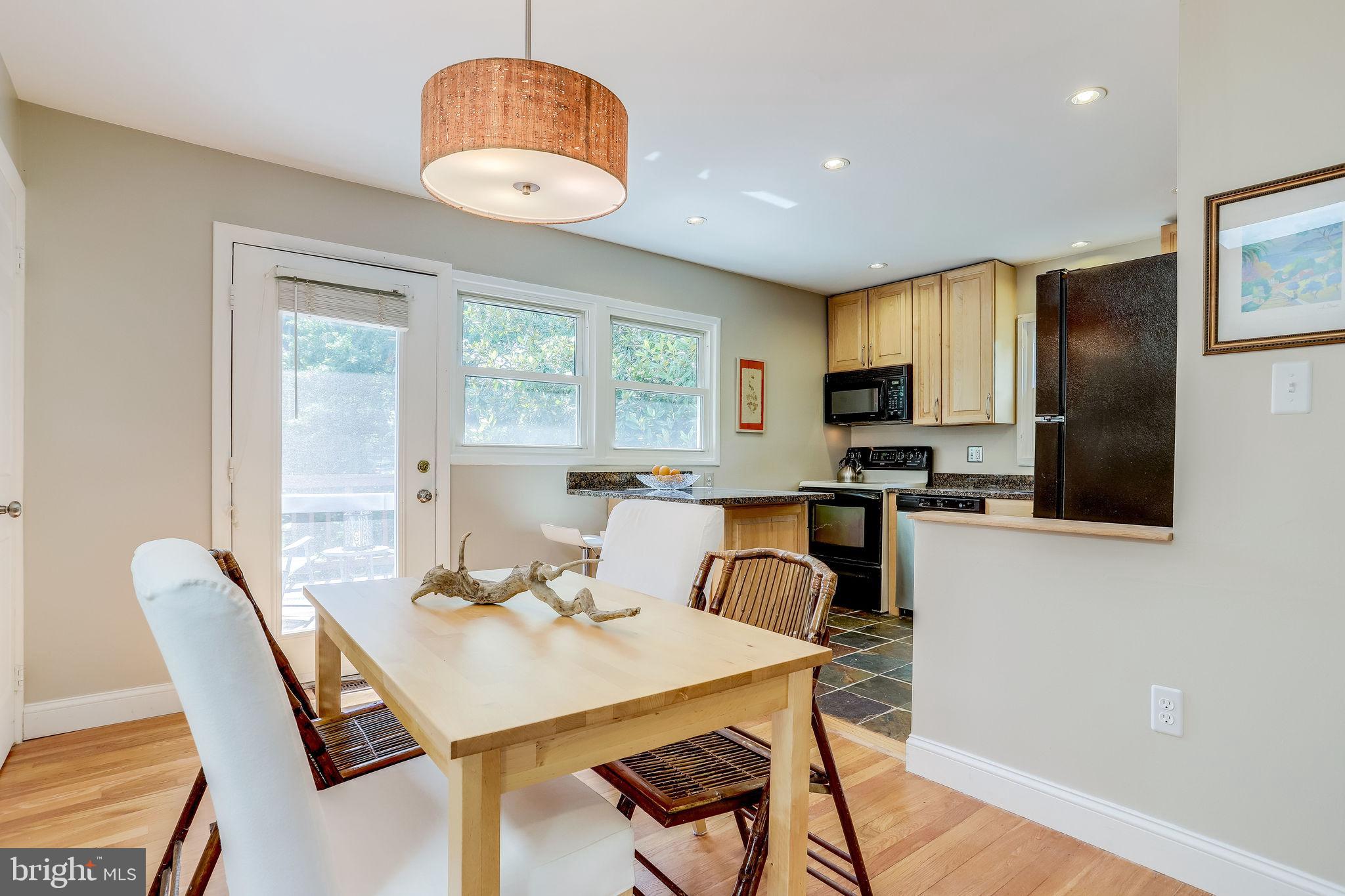 6518 Haystack Road Alexandria, VA 22310 - Photo 8 of 39 Eat-in Kitchen