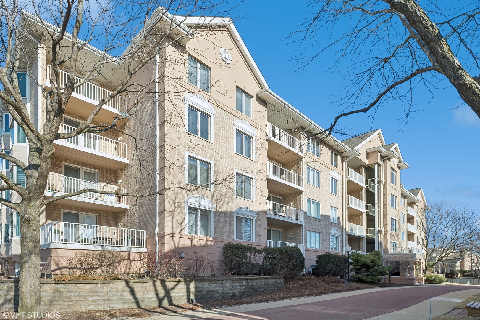 1715 Pavilion Way, Unit 207 Park Ridge, IL 60068 - Photo 1 of 26