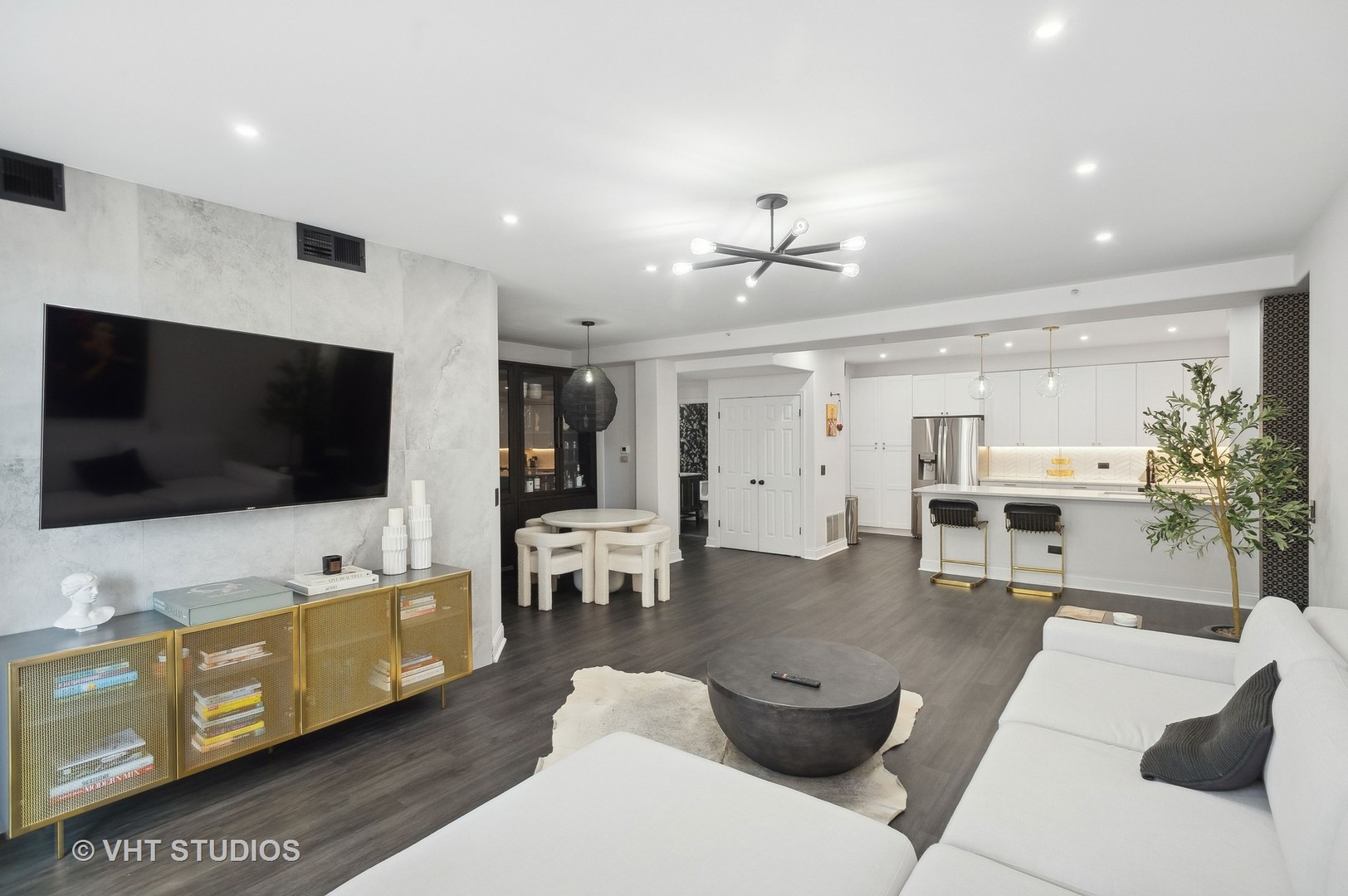 1715 Pavilion Way, Unit 207 Park Ridge, IL 60068 - Photo 4 of 26