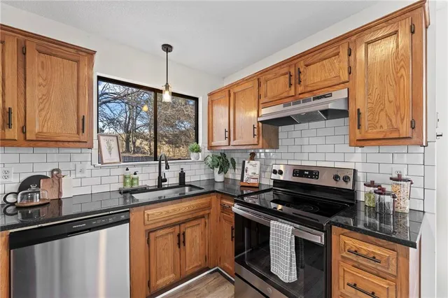 $299,000 | 12316 West 107th Terrace, Overland Park, KS 66210