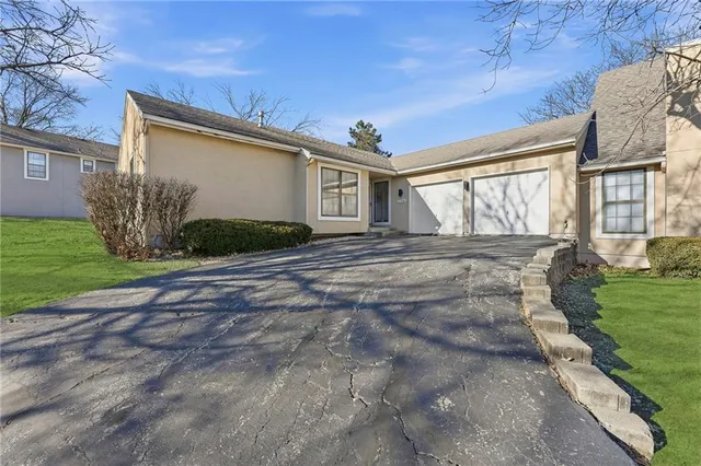 $299,000 | 12316 West 107th Terrace, Overland Park, KS 66210