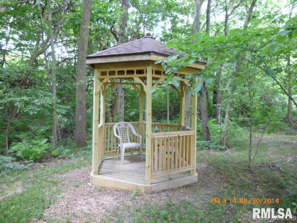 112 Regent Estate Road Jacksonville, IL 62650 - Photo 3 of 24
