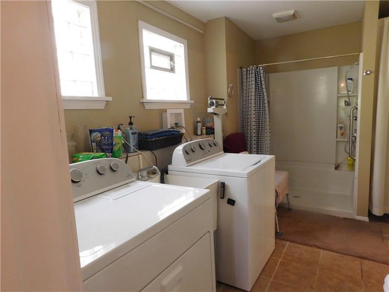 1051 Universal Road Pittsburgh, PA 15235 - Photo 7 of 11 Gallery Image 7
