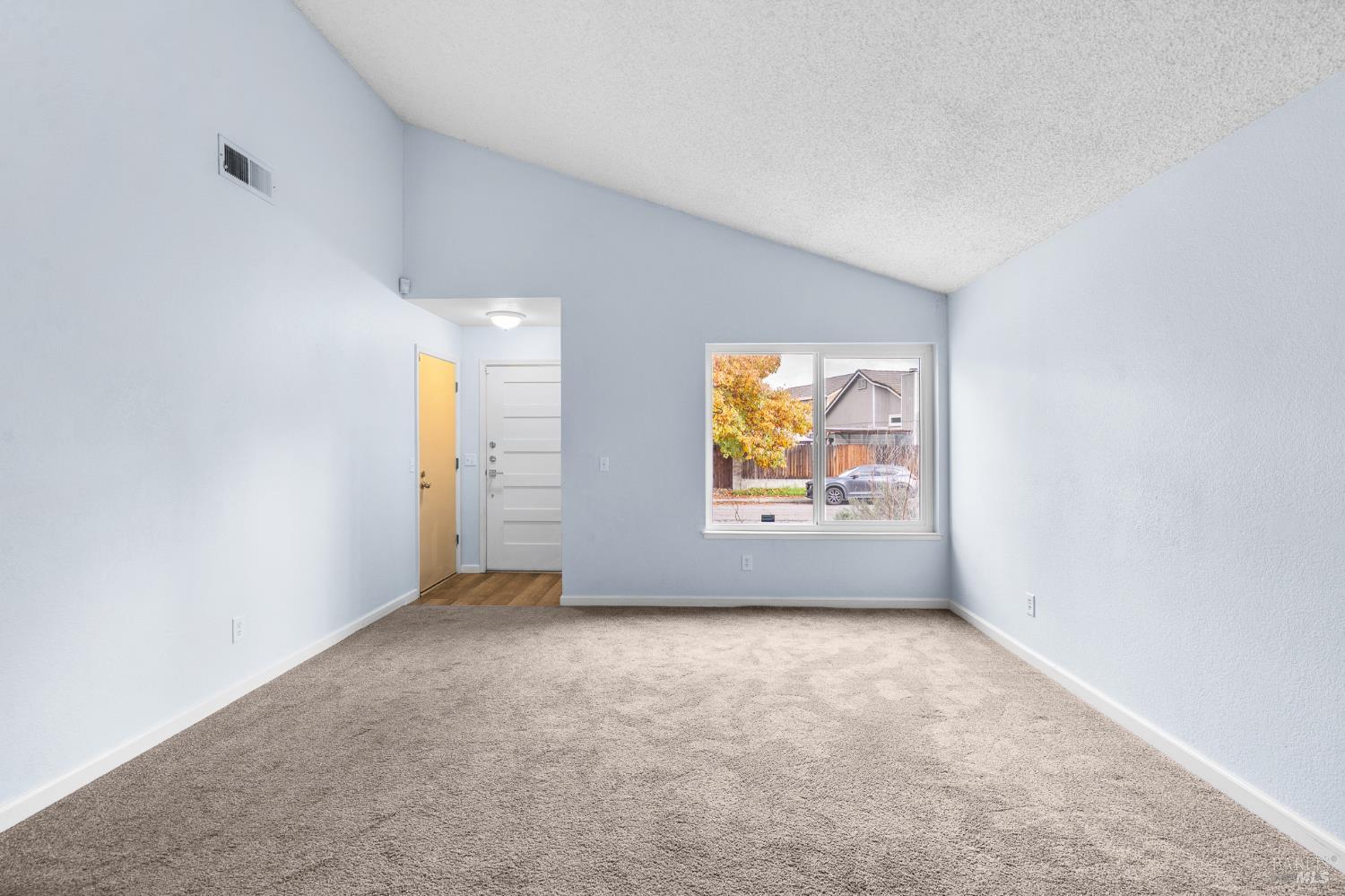 2373 Dawn Way Fairfield, CA 94533 - Photo 6 of 36