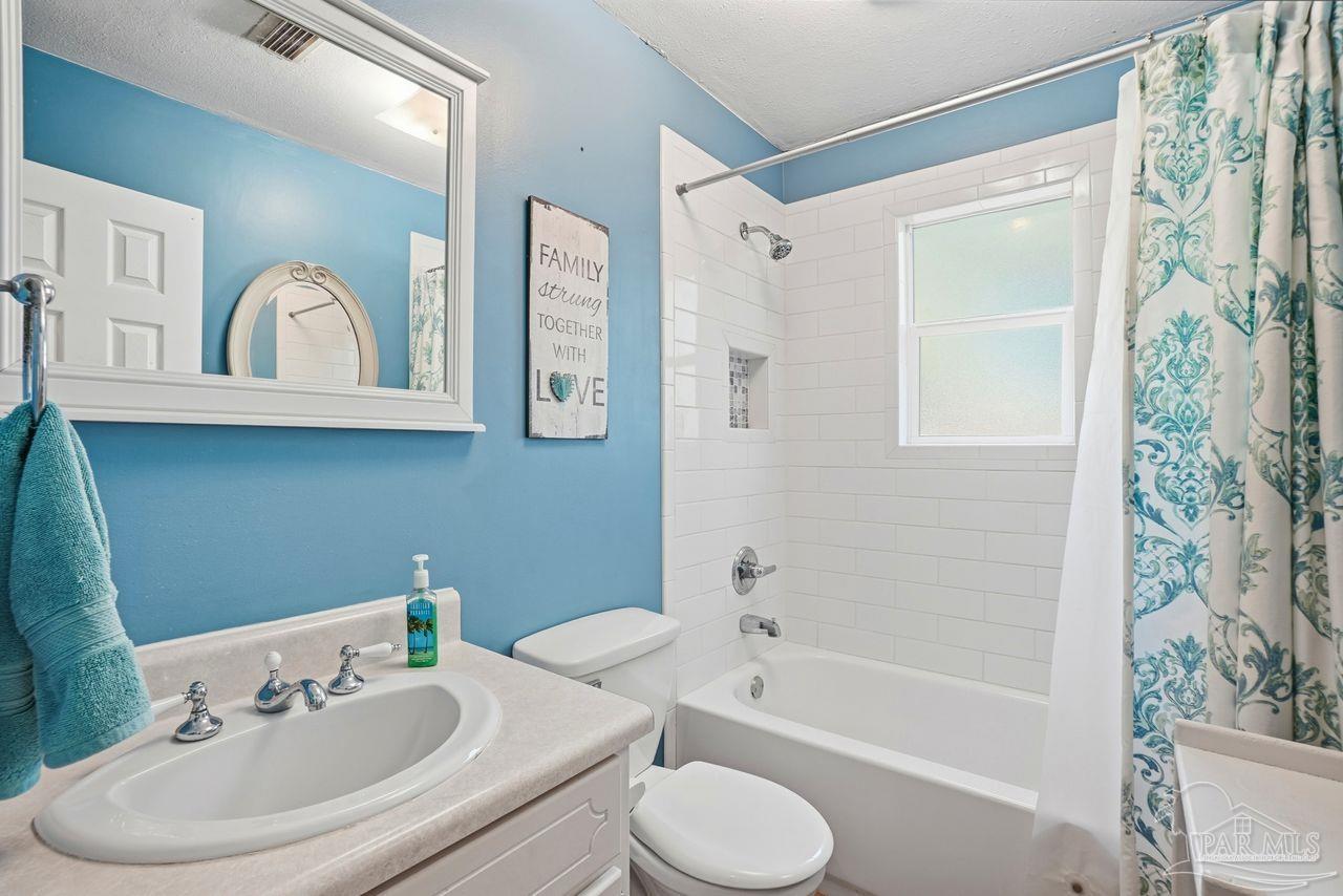 6444 Walnut Street Milton, FL 32570 - Photo 20 of 33 a bathroom with a toilet sink and bathtub