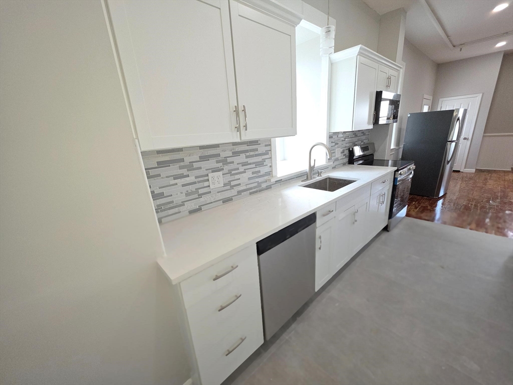 5 Beacon Street, Unit 7 Clinton, MA 01510 - Photo 3 of 14