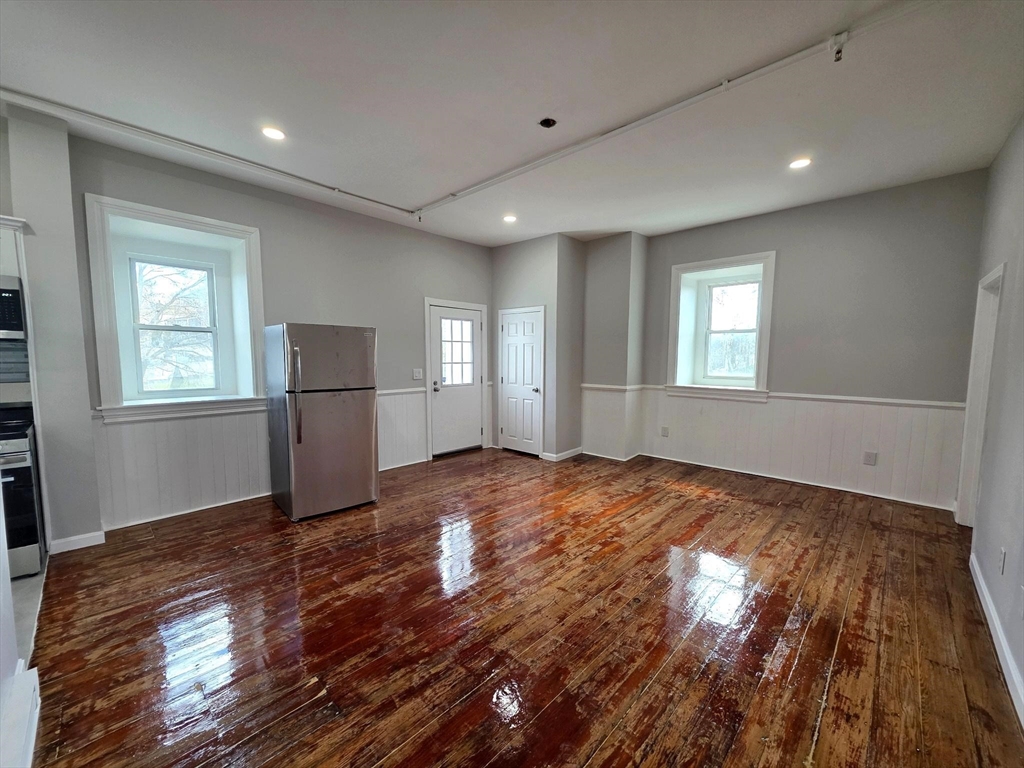 5 Beacon Street, Unit 7 Clinton, MA 01510 - Photo 5 of 14