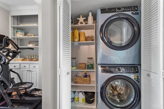 a view of a storage & utility room with washer and dryer