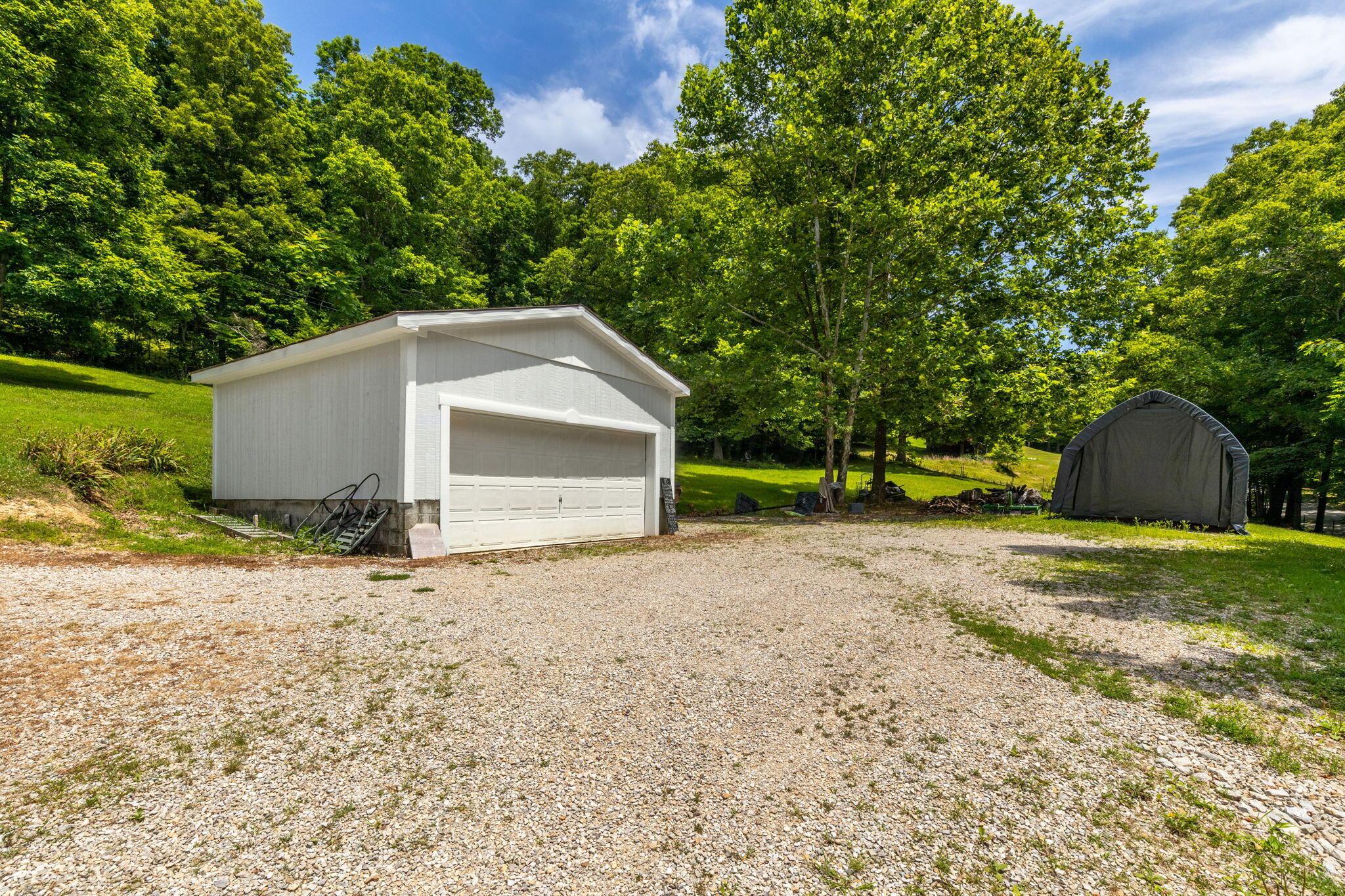 34796 Geiger Road Logan, OH 43138 - Photo 6 of 50 Garage/Driveway