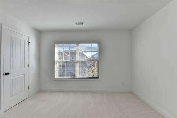 an empty room with window and pillar in it