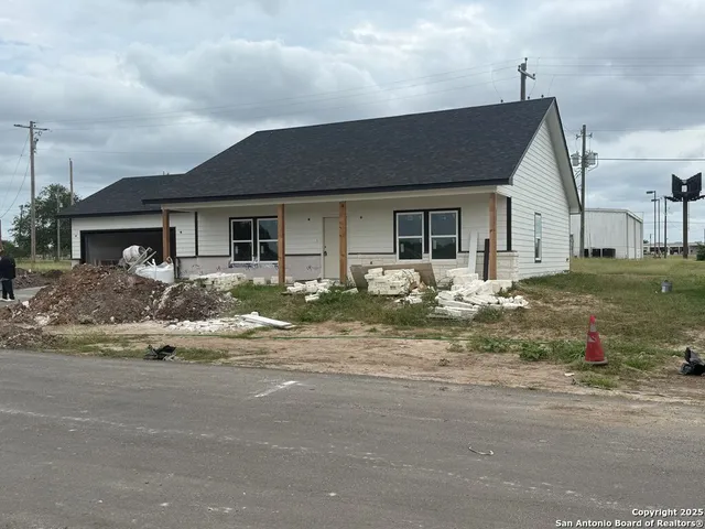 $271,500 | 1539 Maryville Loop, Beeville, TX 78102