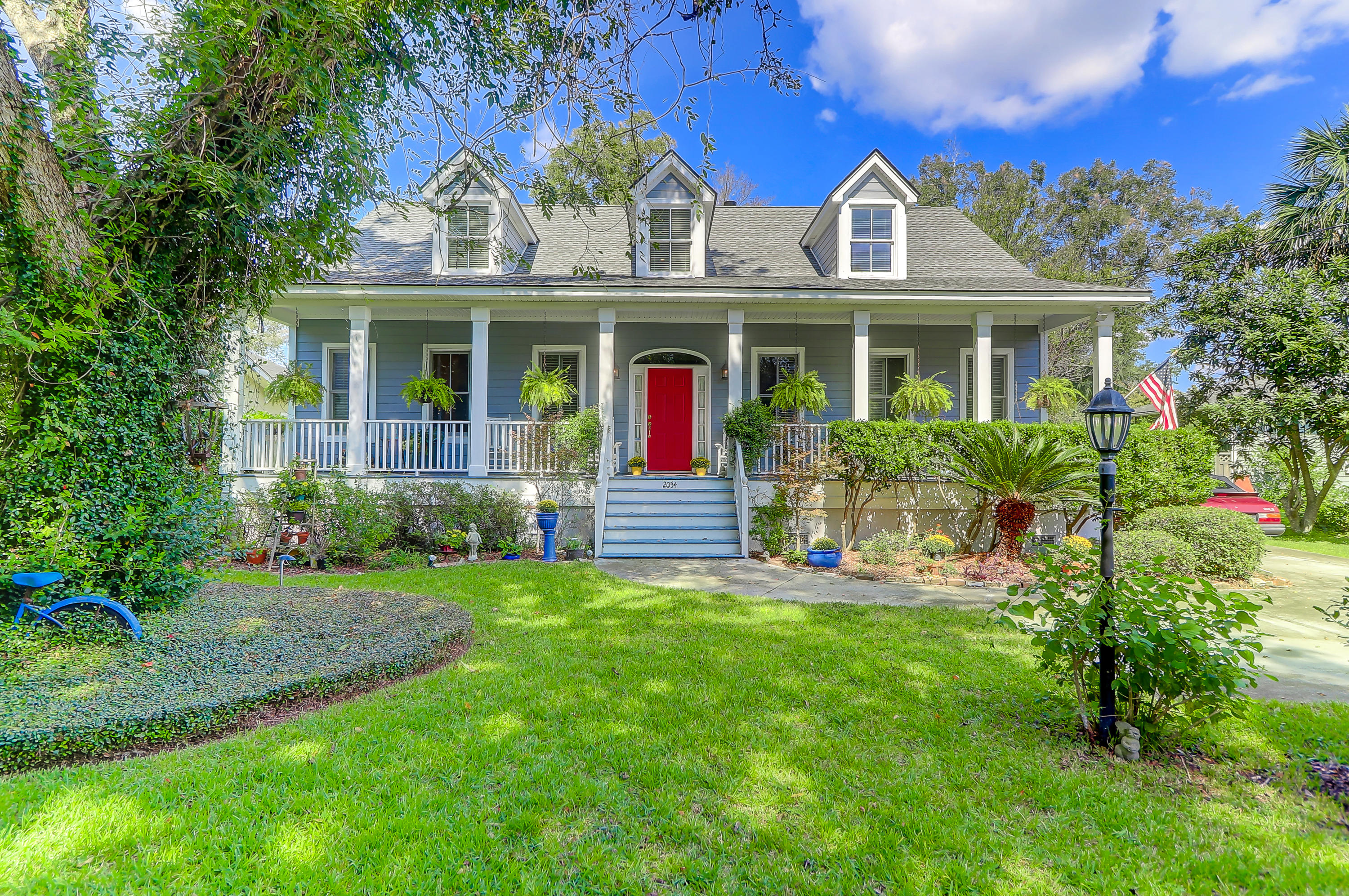 2054 Wappoo Hall Road Charleston, SC 29412 - Photo 1 of 28 2054 Wappoo (9)