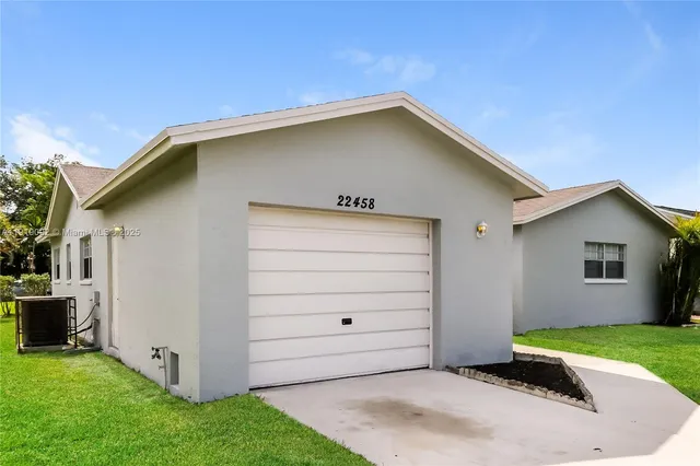 a view of a house with a backyard