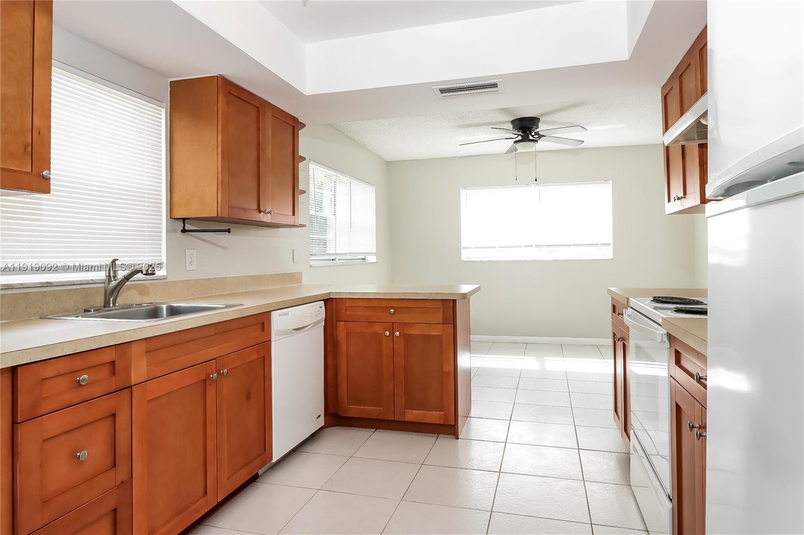 22458 Southwest 56th Avenue Boca Raton, FL 33433 - Photo 6 of 16