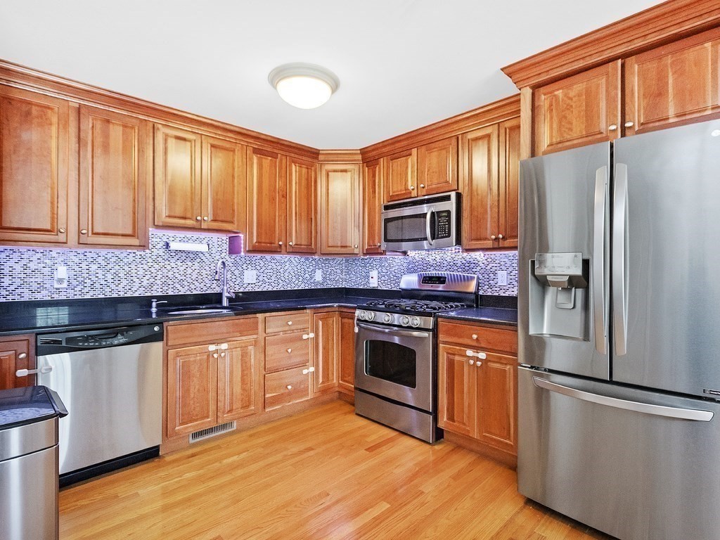32 Common Street, Unit 23 Waltham, MA 02451 - Photo 3 of 34