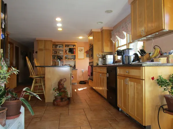 $370,000 | 146 East Main Street, Paris, ME 04281