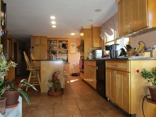 $370,000 | 146 East Main Street, Paris, ME 04281