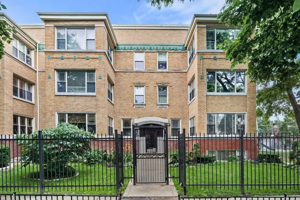 $625,000 | 4447 North Magnolia Avenue, Unit 2, Chicago, IL 60640