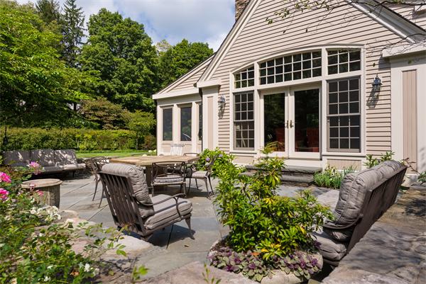 52 Chestnut Street Weston, MA 02493 - Photo 21 of 26