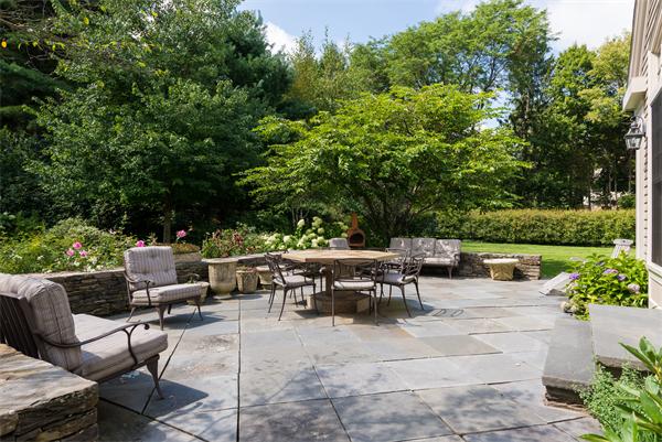 52 Chestnut Street Weston, MA 02493 - Photo 22 of 26