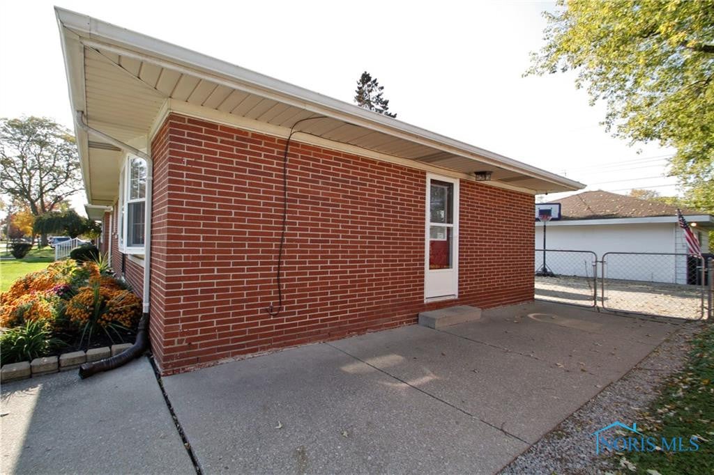 1105 Rosedale Street Maumee, OH 43537 - Photo 4 of 39 Gallery Image 4