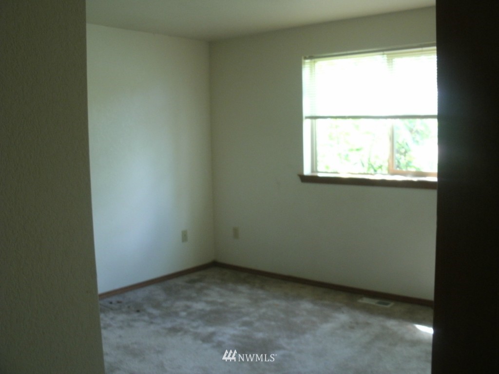 5528 133rd Avenue Southwest Rochester, WA 98579 - Photo 6 of 7 an empty room with a window