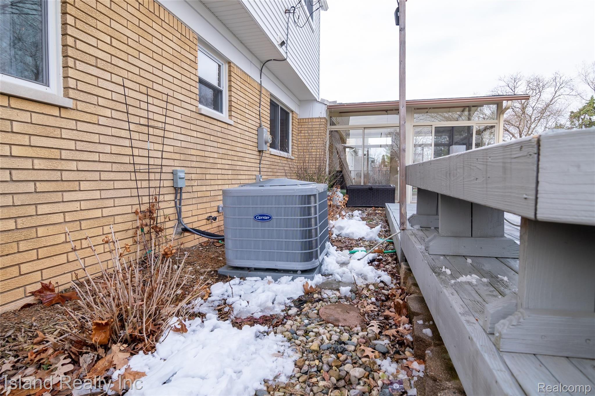 8282 Hampton Road Grosse Ile, MI 48138 - Photo 27 of 40 DSC_2906.jpg