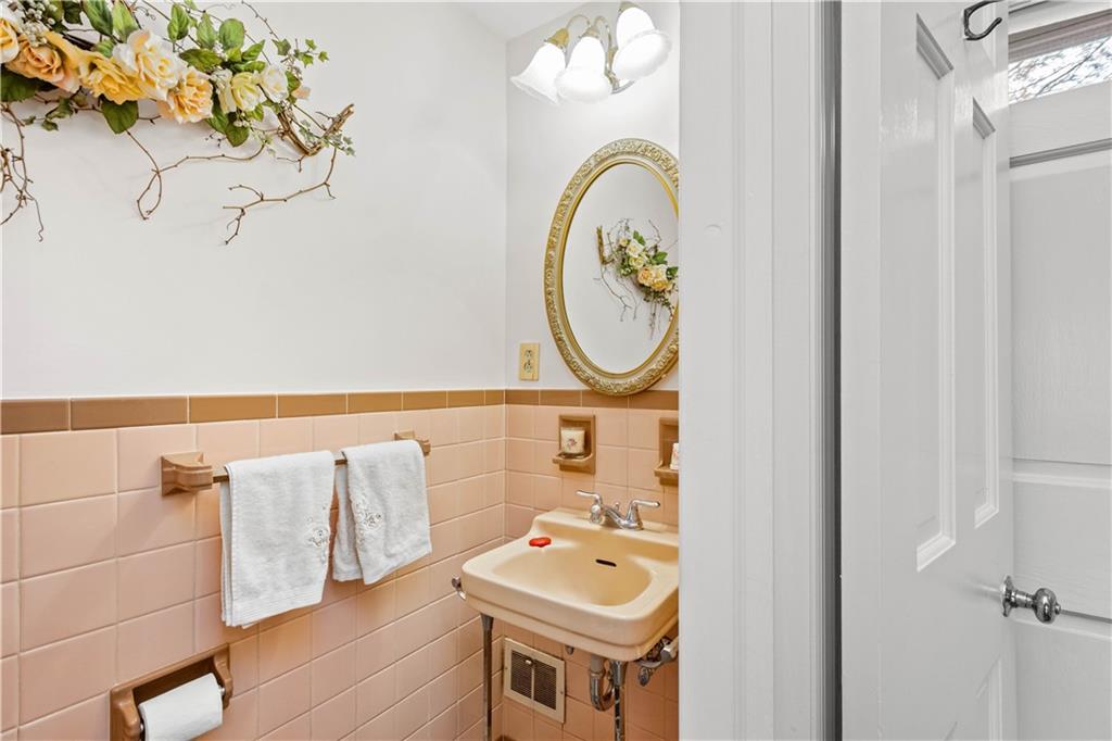 1802 Kent Road Pittsburgh, PA 15241 - Photo 12 of 25 Gallery Image 12