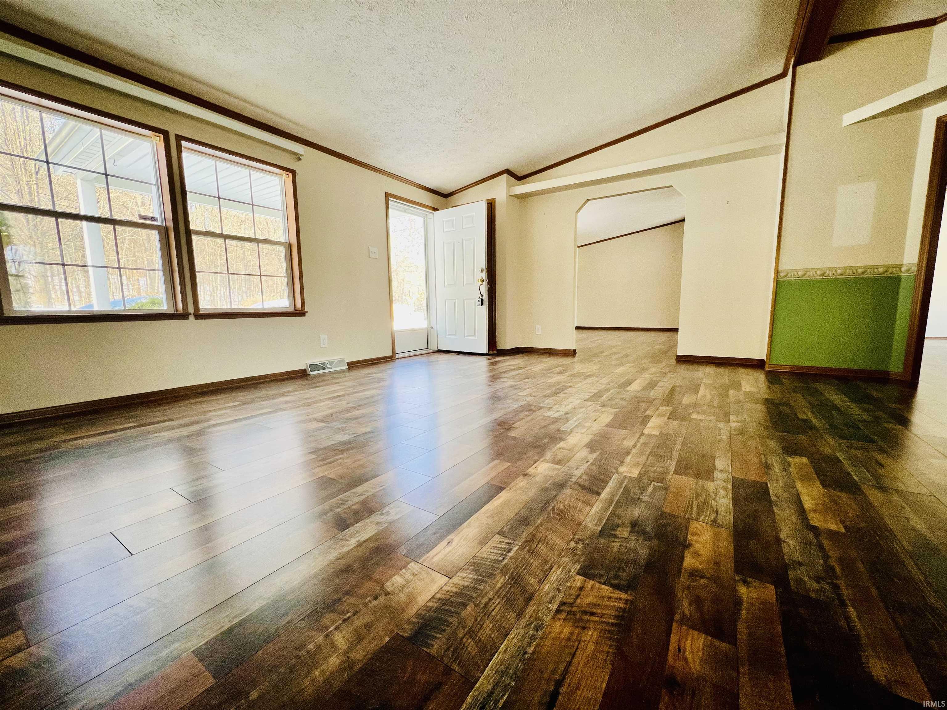 1600 Old Farm Road Bedford, IN 47421 - Photo 4 of 36
