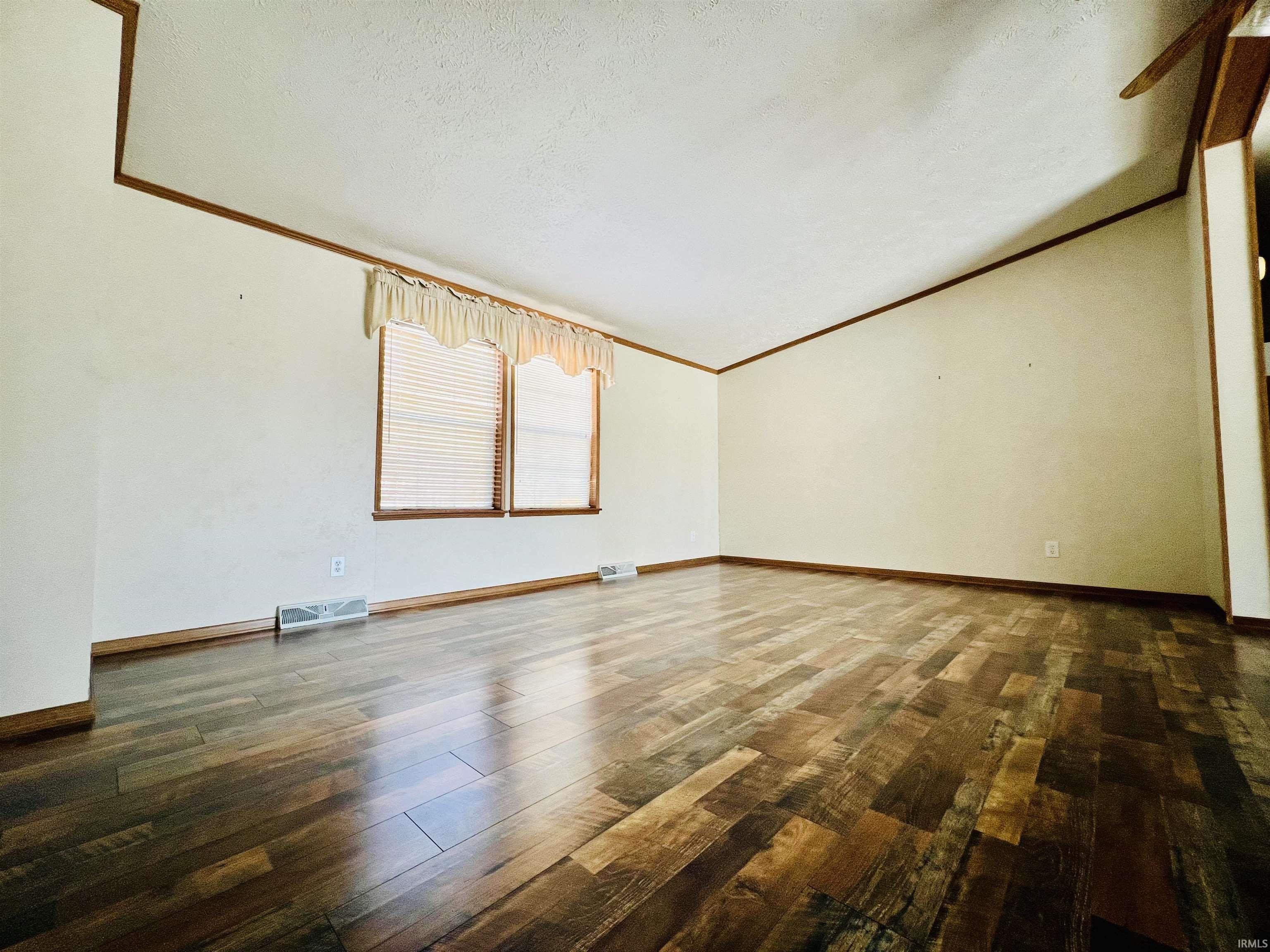 1600 Old Farm Road Bedford, IN 47421 - Photo 7 of 36