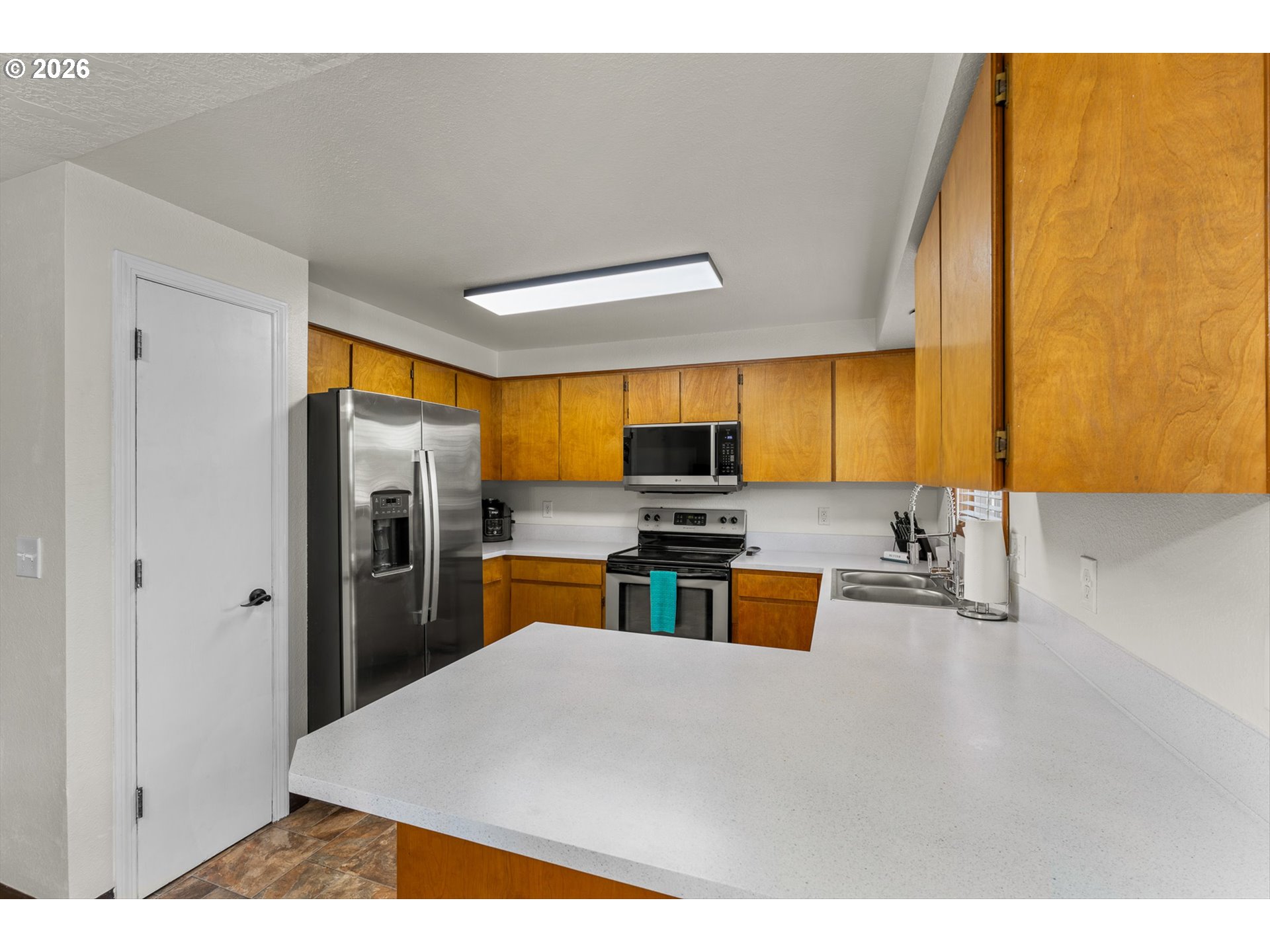 177 South Heather Street Cornelius, OR 97113 - Photo 25 of 33 Kitchen