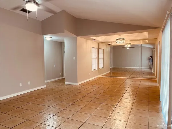 $1,600 | 1206 Bluebird Avenue, McAllen, TX 78504