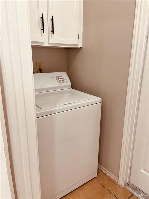 1206 Bluebird Avenue McAllen, TX 78504 - Photo 9 of 20 a utility room with dryer and washer