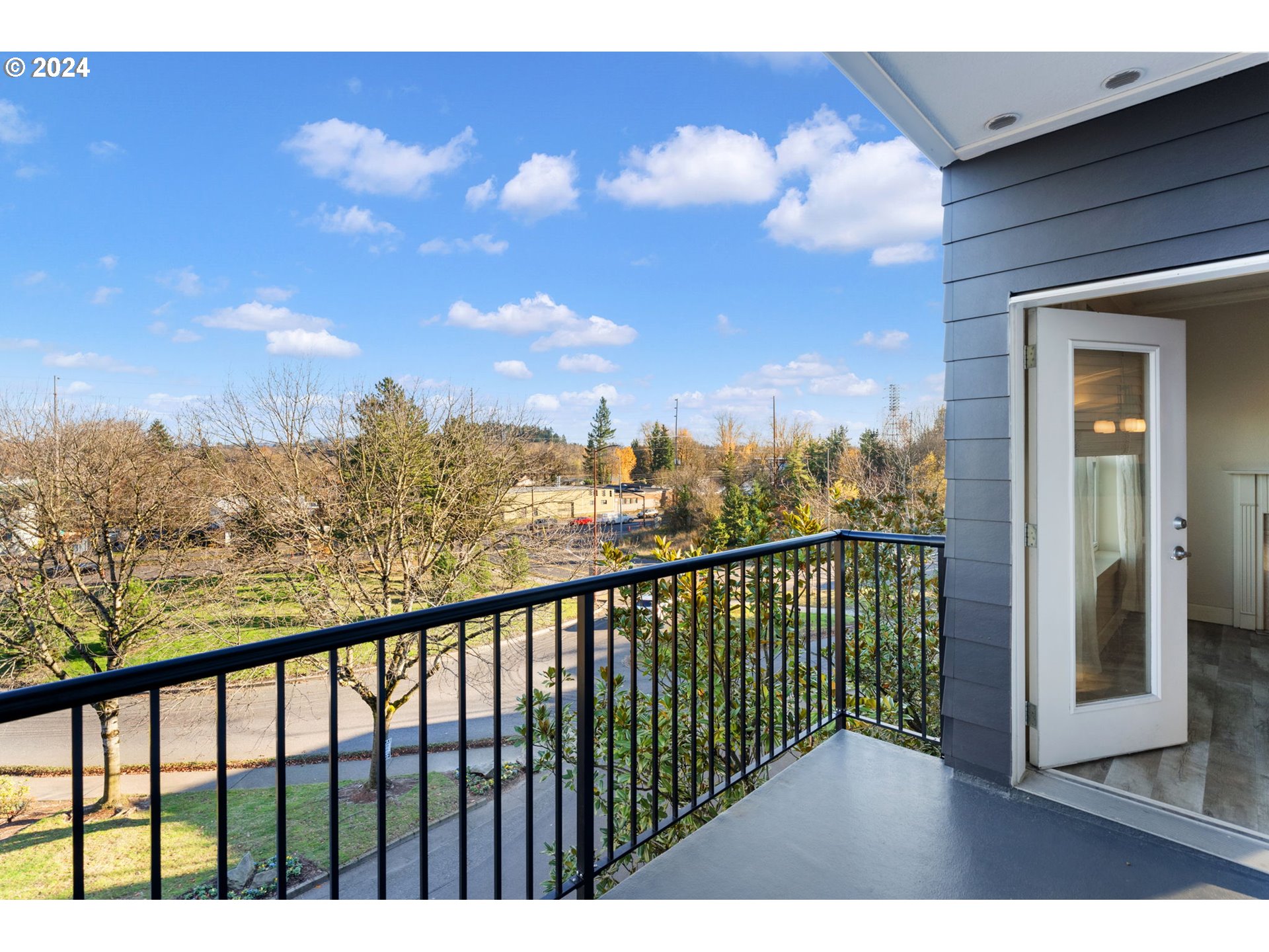 618 Southwest Nevada Street, Unit F Portland, OR 97219 - Photo 14 of 40 Gallery Image 14